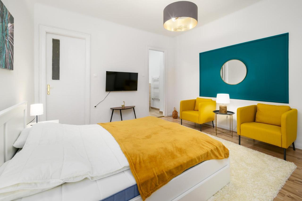 Stylish Spot By The River Danube Budapest Exterior photo